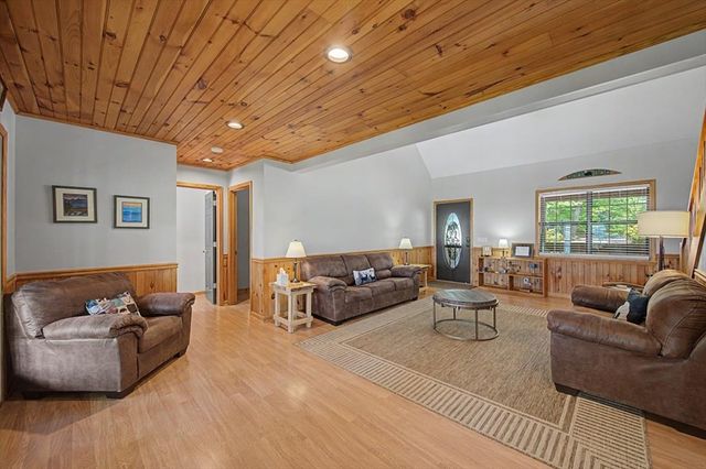 1488 Walnut Rdg, Ellijay, GA 30536