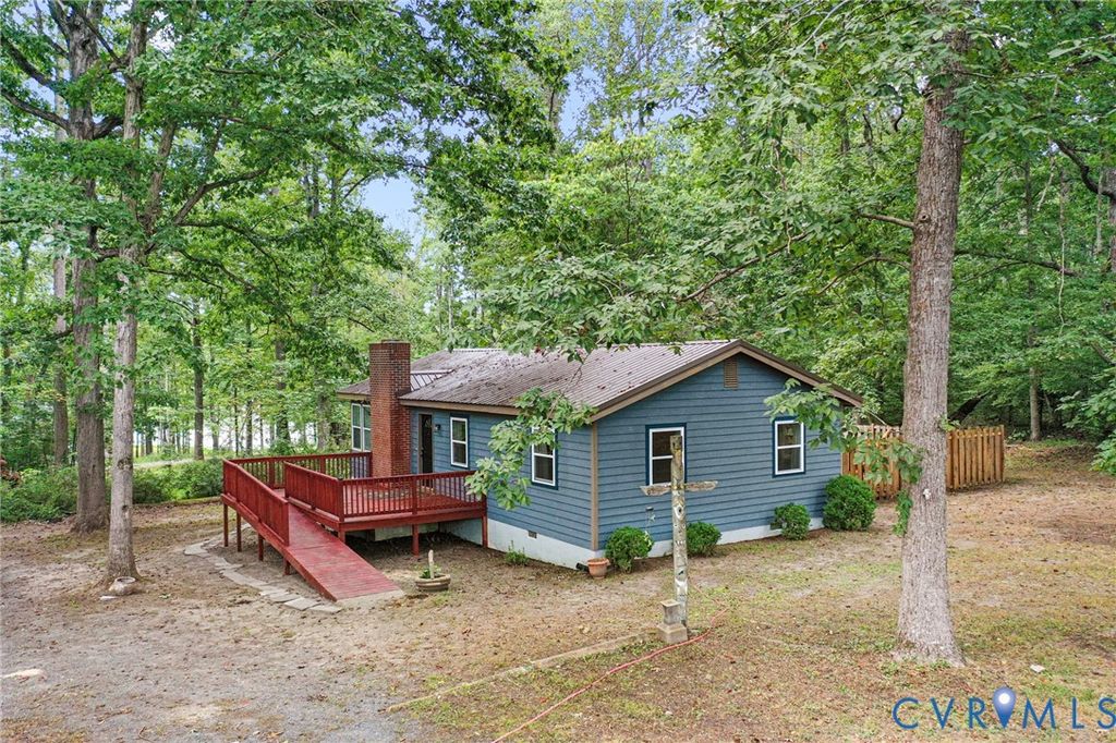 7 Lakeside Drive Ext, Columbia, VA 23038