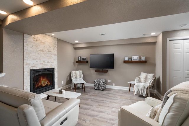 13737 N Lake Shore DRIVE, Mequon, WI 53097