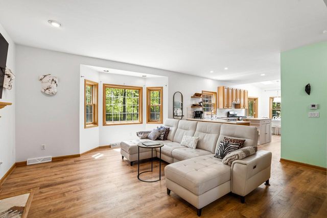 13737 N Lake Shore DRIVE, Mequon, WI 53097