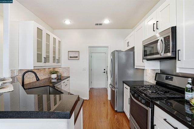 1 Avocet Ct, Alameda, CA 94501