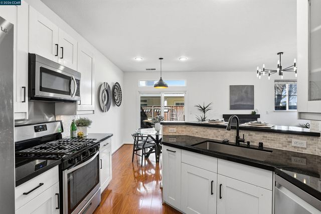 1 Avocet Ct, Alameda, CA 94501