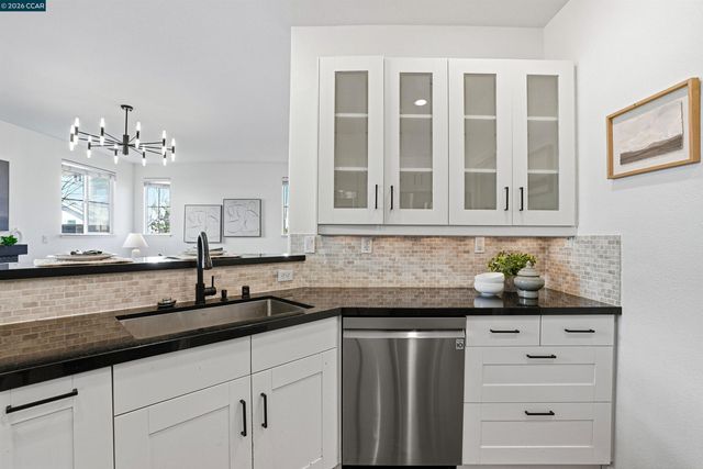 1 Avocet Ct, Alameda, CA 94501