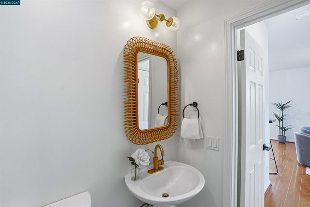 1 Avocet Ct, Alameda, CA 94501