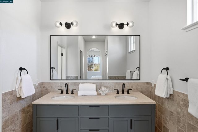 1 Avocet Ct, Alameda, CA 94501