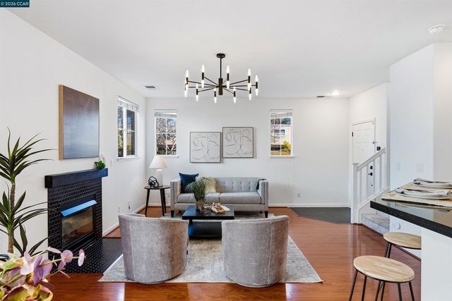 1 Avocet Ct, Alameda, CA 94501