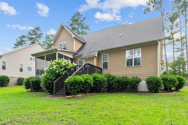 200 Heather Brook Circle, Spring Lake, NC 28390