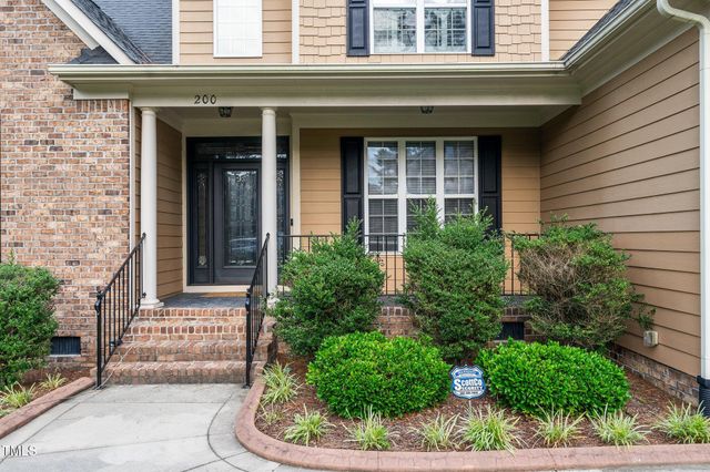 200 Heather Brook Circle, Spring Lake, NC 28390