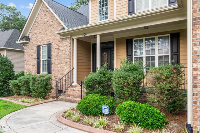 200 Heather Brook Circle, Spring Lake, NC 28390