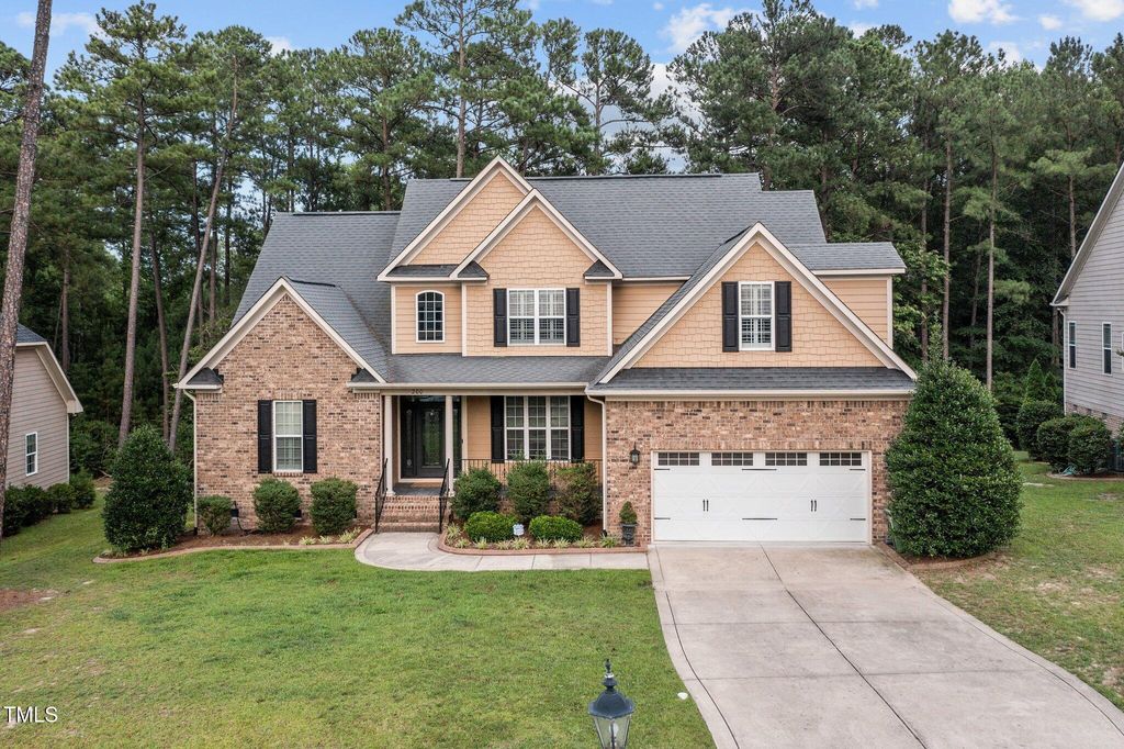 200 Heather Brook Circle, Spring Lake, NC 28390