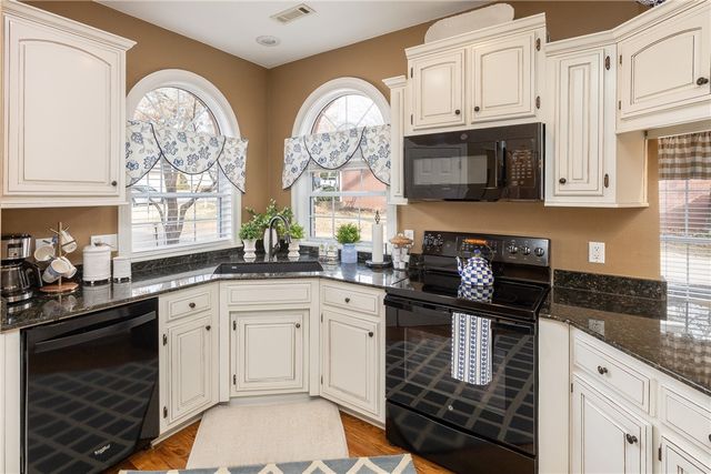 3021 E Summershade Drive, Fayetteville, AR 72703