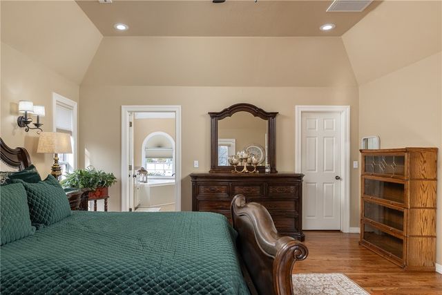 3021 E Summershade Drive, Fayetteville, AR 72703