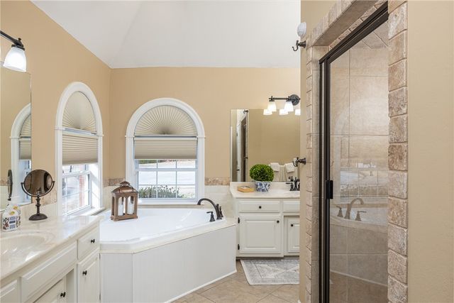 3021 E Summershade Drive, Fayetteville, AR 72703