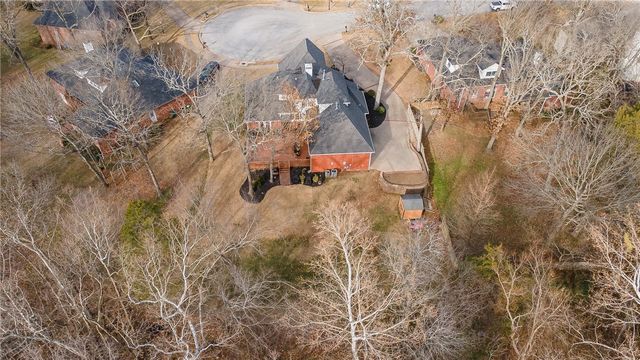 3021 E Summershade Drive, Fayetteville, AR 72703