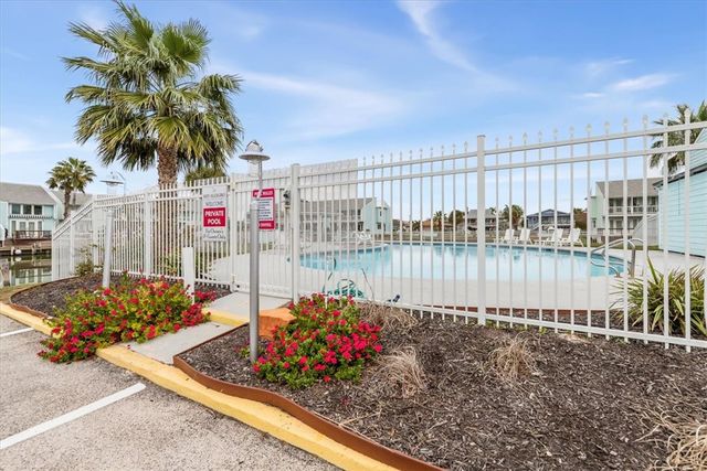 610 Lauderdale 610, Rockport, TX 78382