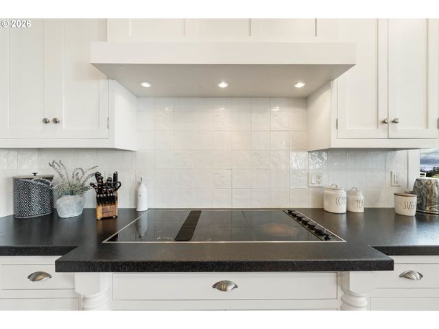 90955 SOUTHVIEW Ln, Florence, OR 97439