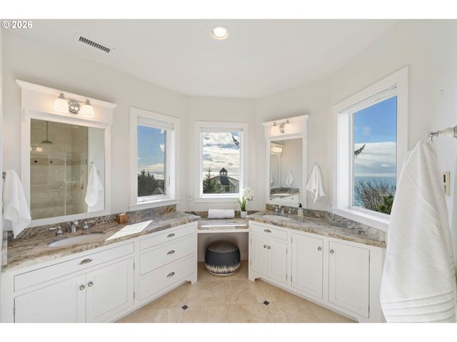 90955 SOUTHVIEW Ln, Florence, OR 97439