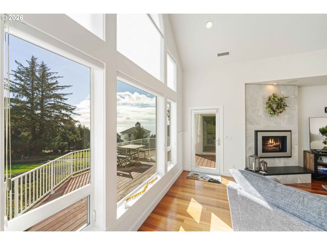 90955 SOUTHVIEW Ln, Florence, OR 97439