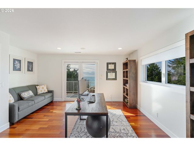 90955 SOUTHVIEW Ln, Florence, OR 97439