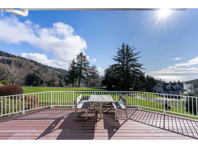 90955 SOUTHVIEW Ln, Florence, OR 97439