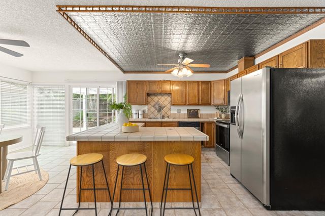 7144 Woodmore Oaks Dr, Citrus Heights, CA 95610