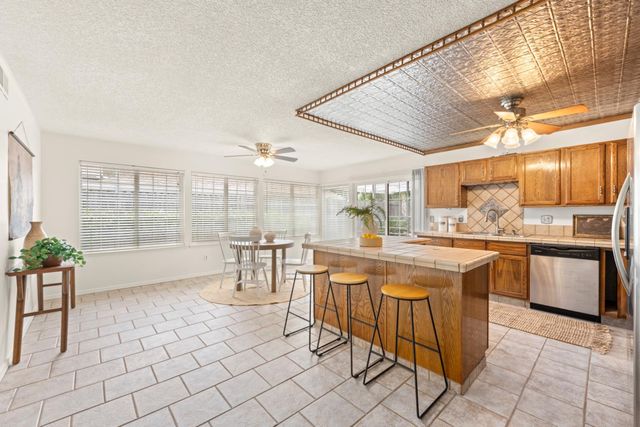 7144 Woodmore Oaks Dr, Citrus Heights, CA 95610