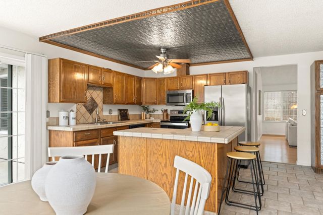 7144 Woodmore Oaks Dr, Citrus Heights, CA 95610