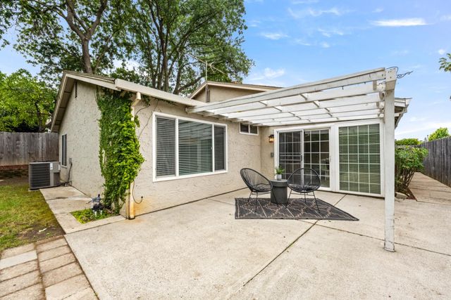7144 Woodmore Oaks Dr, Citrus Heights, CA 95610