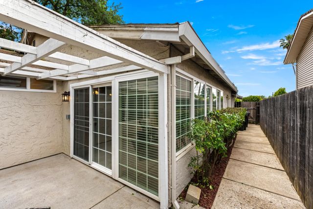 7144 Woodmore Oaks Dr, Citrus Heights, CA 95610