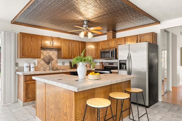 7144 Woodmore Oaks Dr, Citrus Heights, CA 95610