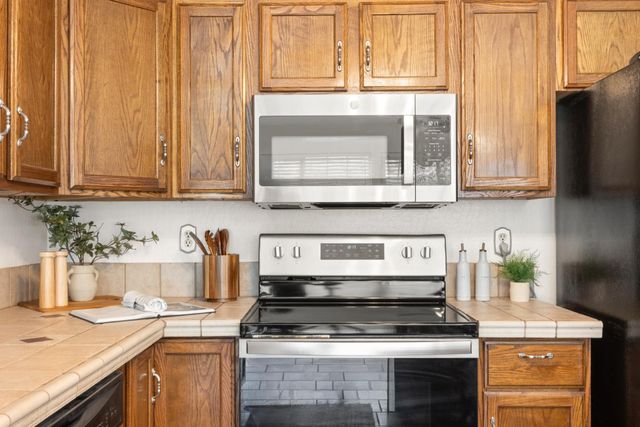 7144 Woodmore Oaks Dr, Citrus Heights, CA 95610
