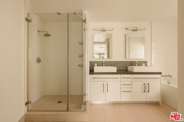 928 N Croft Avenue 102, Los Angeles, CA 90069