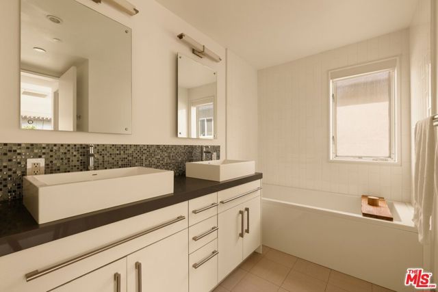 928 N Croft Avenue 102, Los Angeles, CA 90069