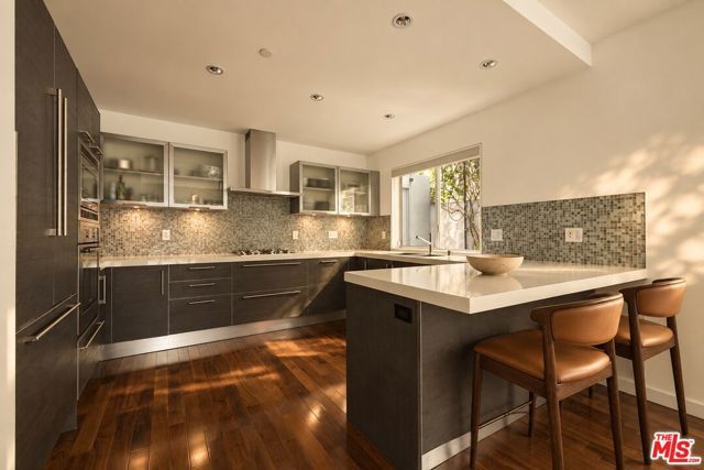 928 N Croft Avenue 102, Los Angeles, CA 90069