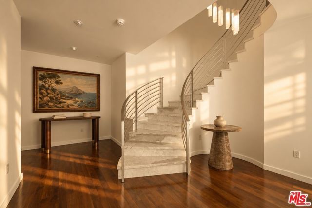 928 N Croft Avenue 102, Los Angeles, CA 90069