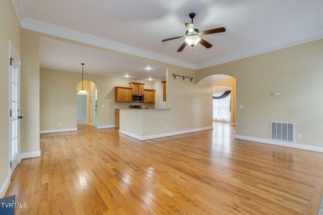 207 Michaels Ridge Boulevard, Johnson City, TN 37615