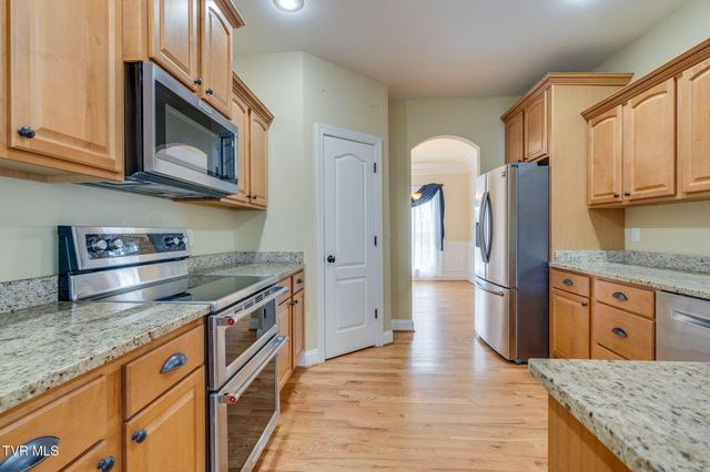 207 Michaels Ridge Boulevard, Johnson City, TN 37615