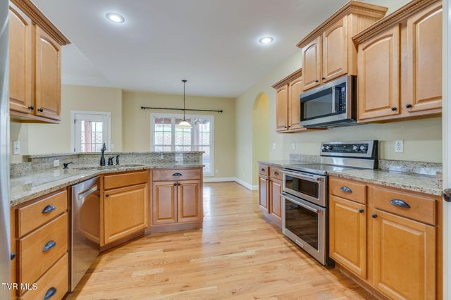 207 Michaels Ridge Boulevard, Johnson City, TN 37615