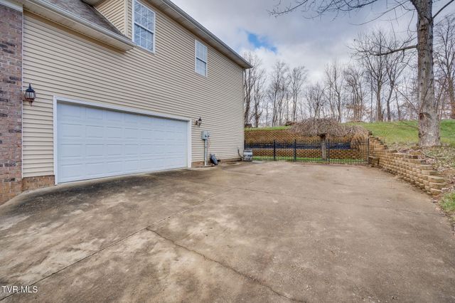 207 Michaels Ridge Boulevard, Johnson City, TN 37615