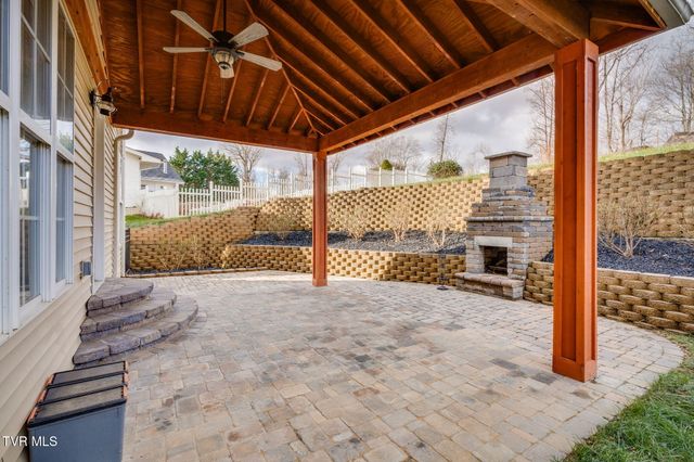 207 Michaels Ridge Boulevard, Johnson City, TN 37615