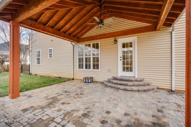 207 Michaels Ridge Boulevard, Johnson City, TN 37615