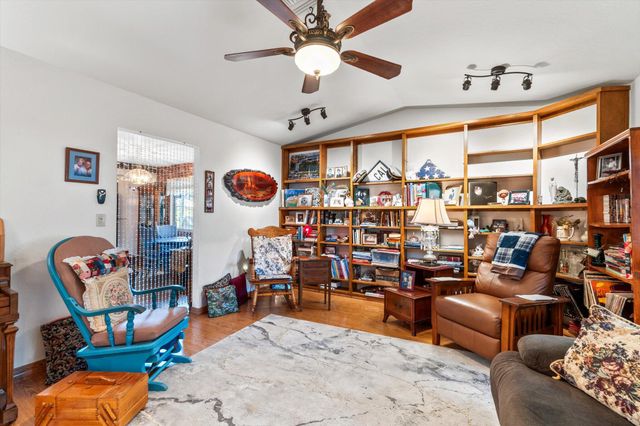 6671 Creekside Street, Redding, CA 96001