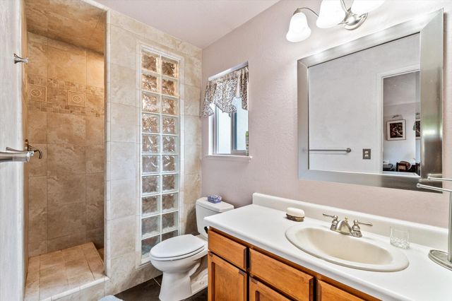 6671 Creekside Street, Redding, CA 96001