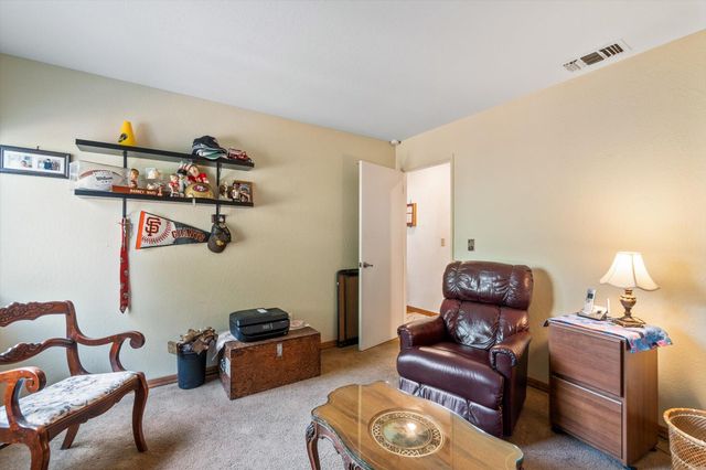 6671 Creekside Street, Redding, CA 96001