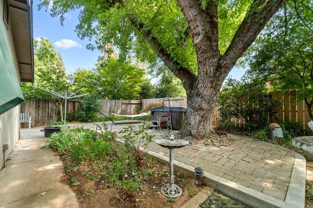 6671 Creekside Street, Redding, CA 96001