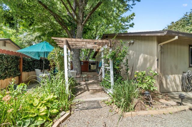 6671 Creekside Street, Redding, CA 96001