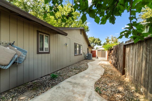 6671 Creekside Street, Redding, CA 96001