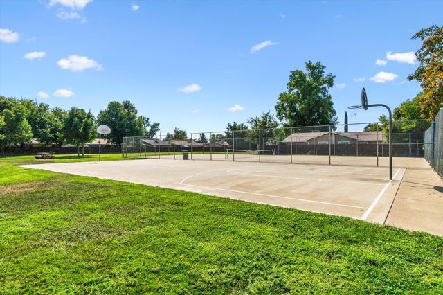 6671 Creekside Street, Redding, CA 96001
