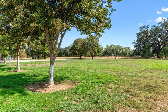 6671 Creekside Street, Redding, CA 96001
