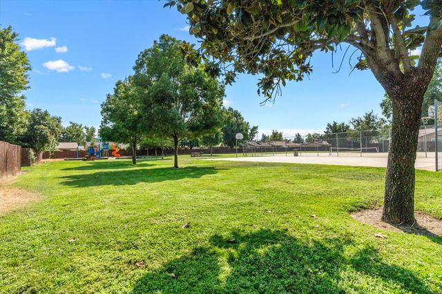 6671 Creekside Street, Redding, CA 96001
